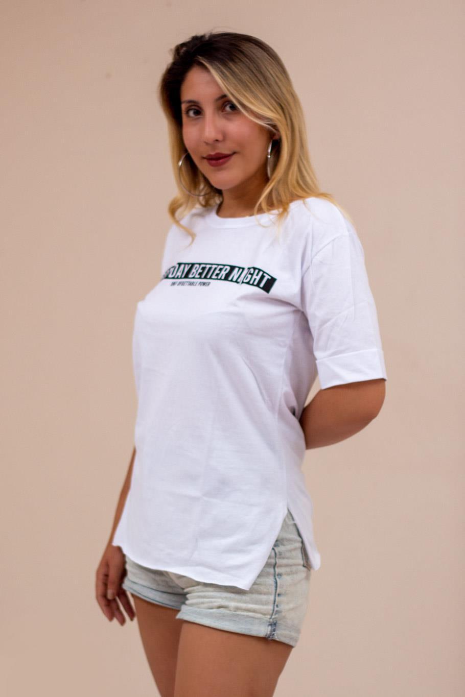 Beyaz Good Day Better Night Yazılı Yırtmaçlı Duble Kol Kadın Tişört 22KTSHGOOD