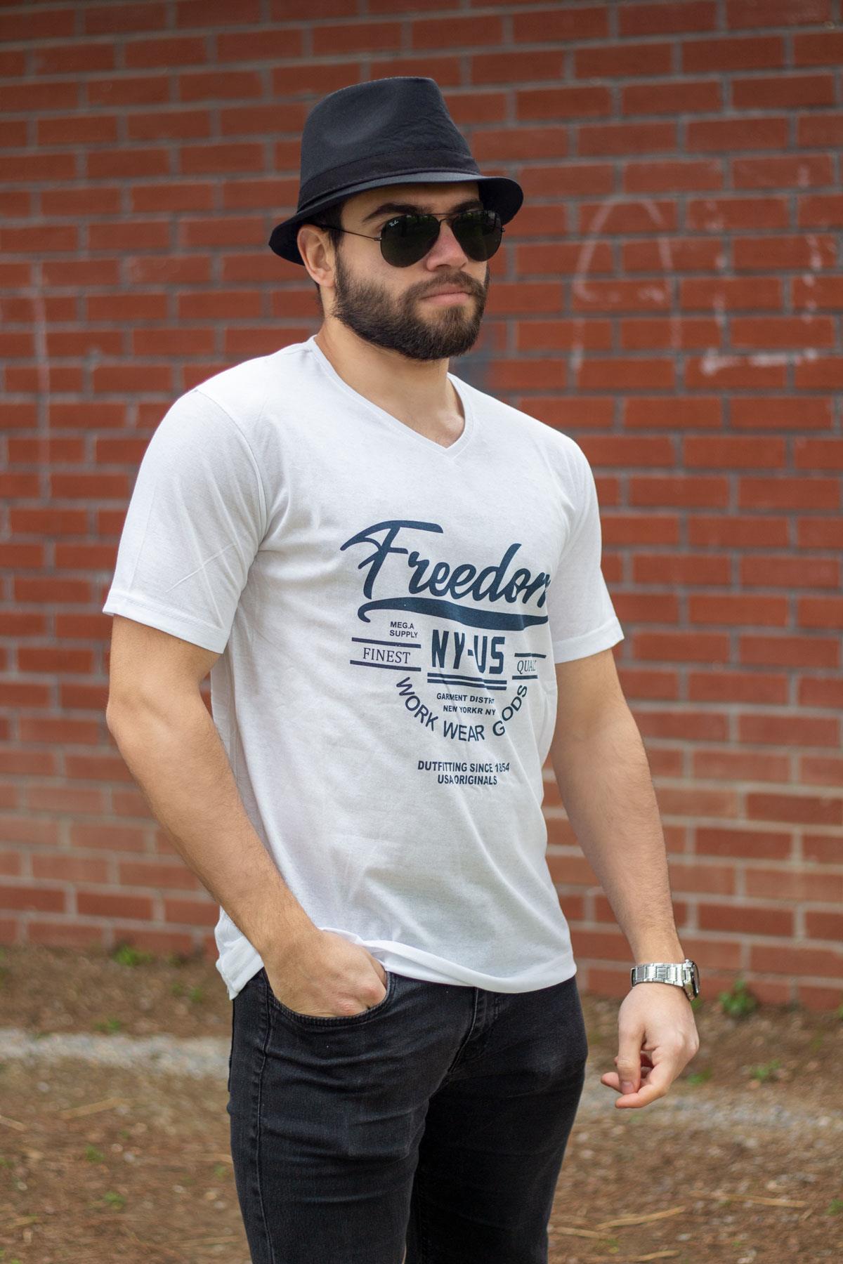 Beyaz V Yaka Freedom Baskılı İnce Kısa Kollu Erkek Tişört 22ETSHFREE
