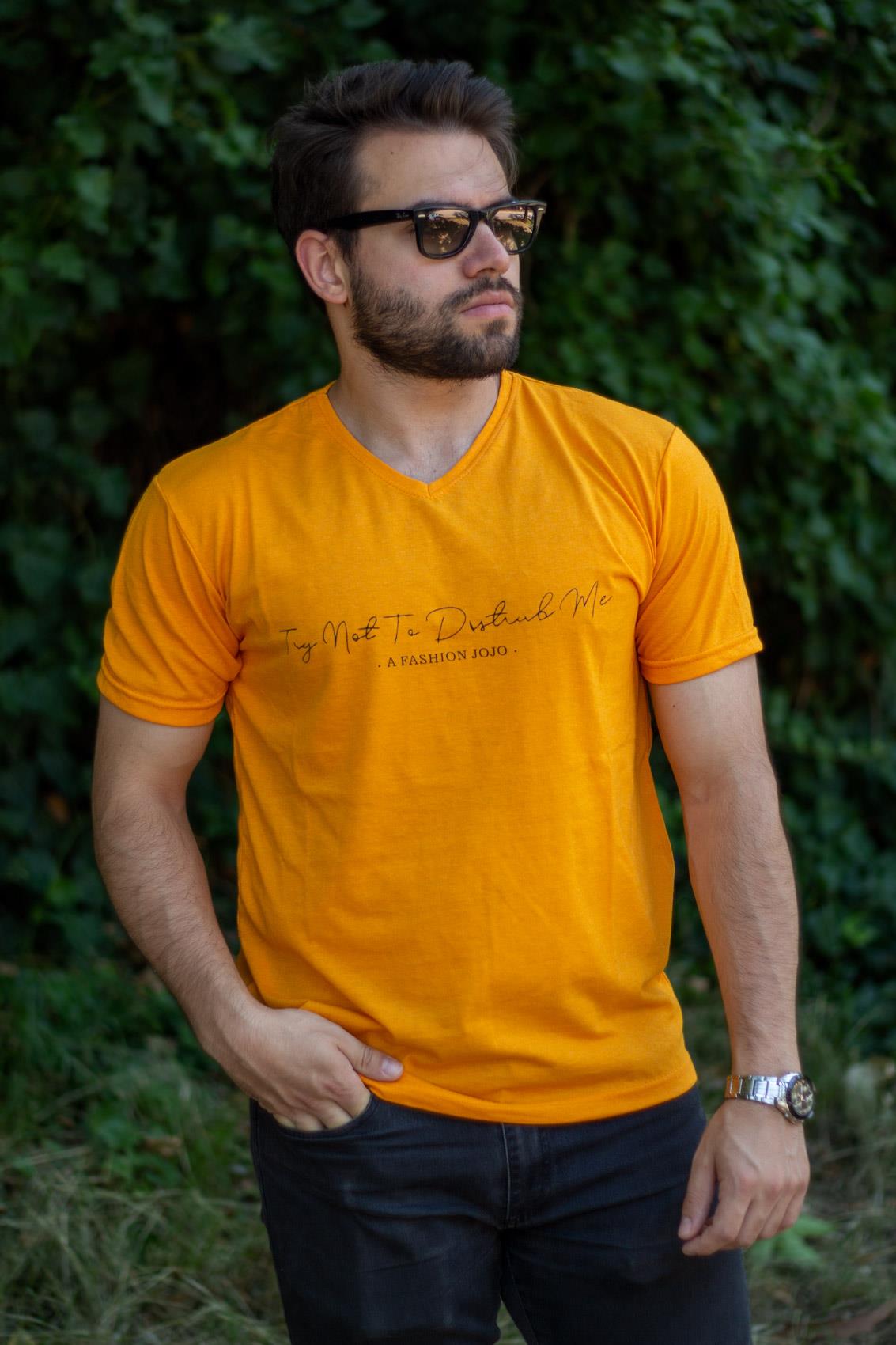 Erkek Turuncu El Yazısı İmza Baskı Kısa Kollu V Yaka Erkek T-Shirt 23ETSHVYAZ