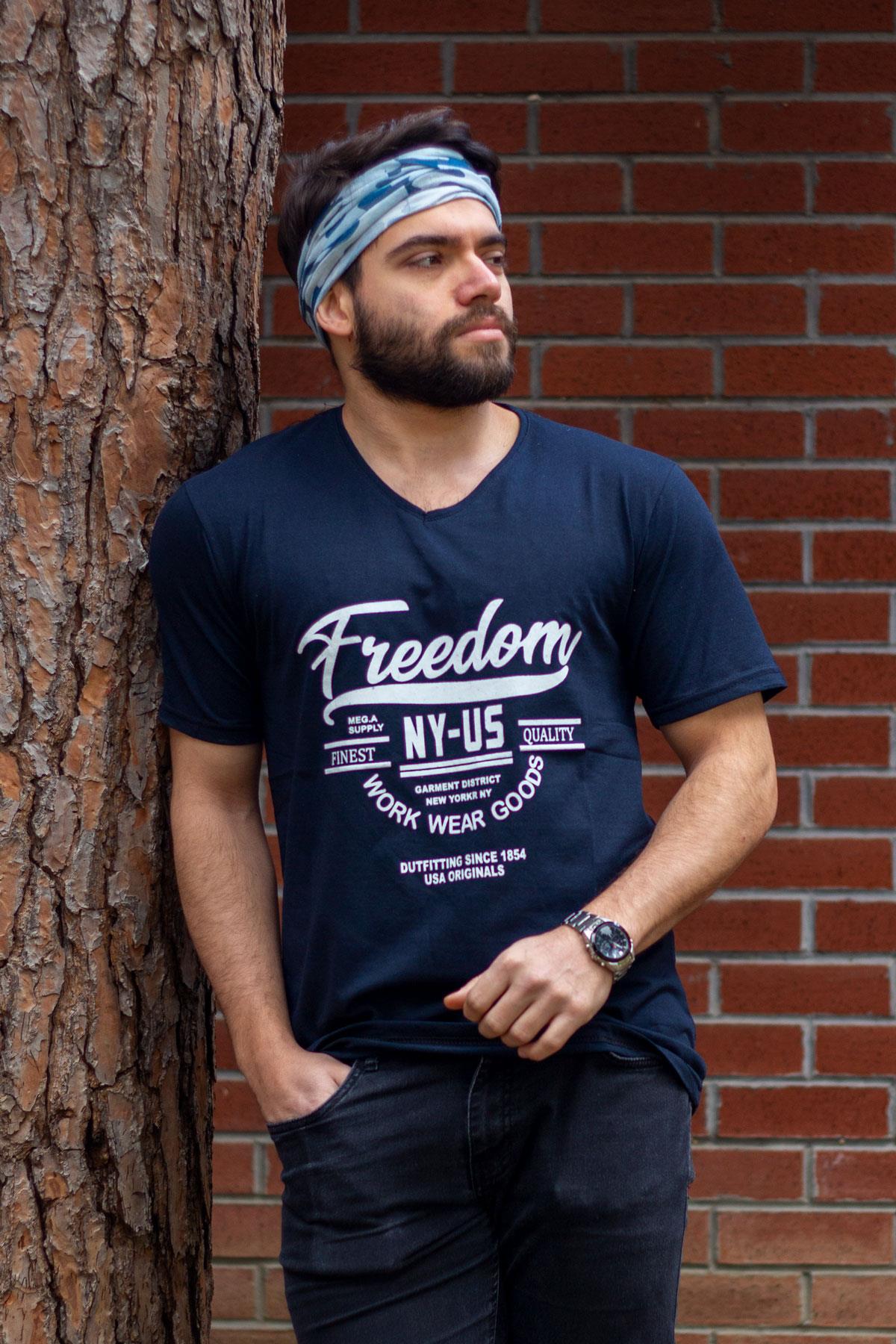 Lacivert V Yaka Freedom Baskılı İnce Kısa Kollu Erkek Tişört 22ETSHFREE