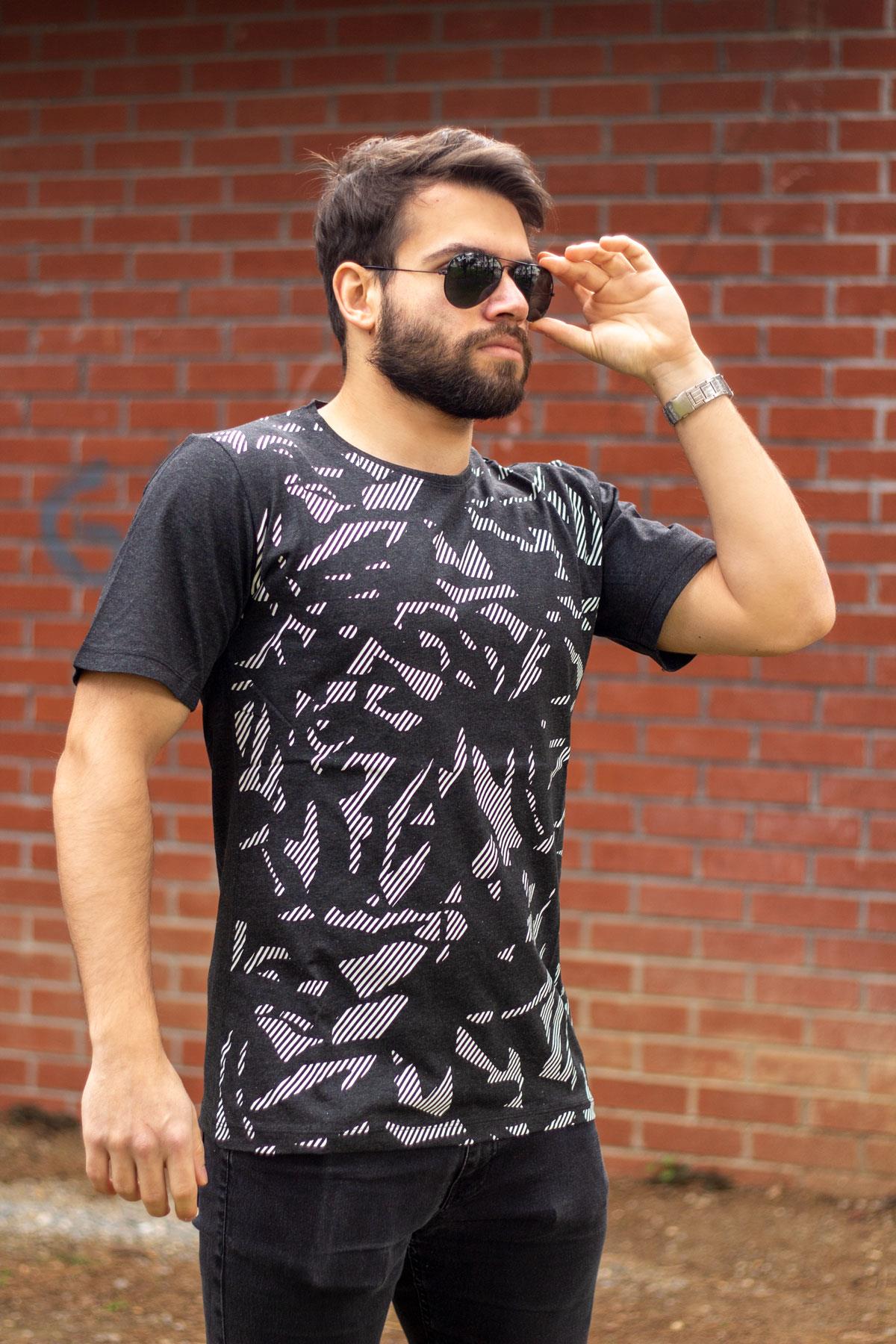 Siyah Çizgili Kamuflaj Baskı Sıfır Yaka İnce Kısa Kollu Erkek Tişört 22ETSHKMFL