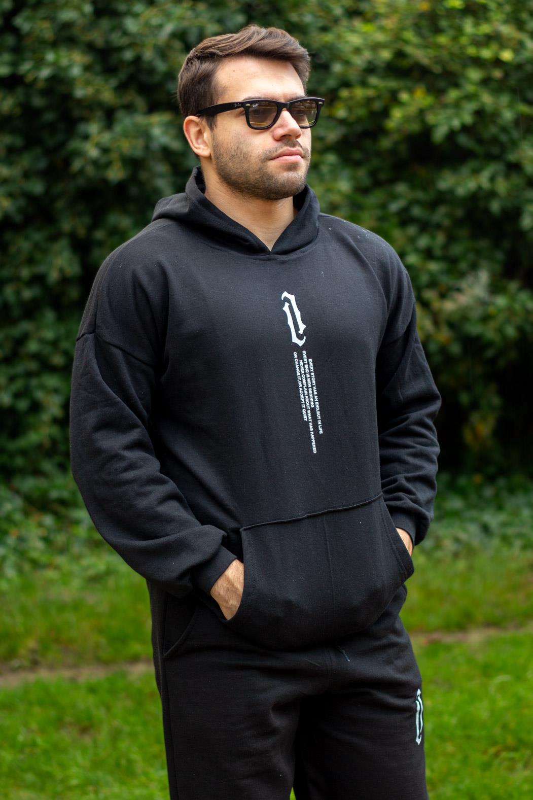 Erkek Siyah Dikey Yazı Baskılı Kapüşonlu Bel Bilek Lastikli Oversize Eşofman Takımı 23EESTDYKO