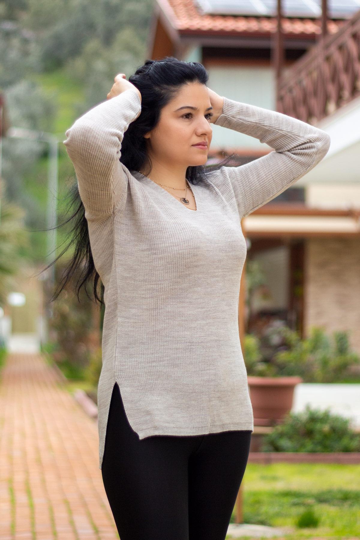 Gri Taş V Yaka Yırtmaçlı Fitilli Tiko Kadın Tunik Kazak 20KKZKYRTC