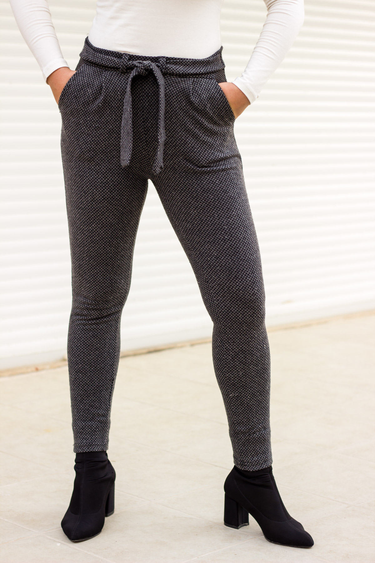 Kadın Antrasit Kemer Detaylı Kaz Ayağı Havuç Pantolon 20KPNTHVC0