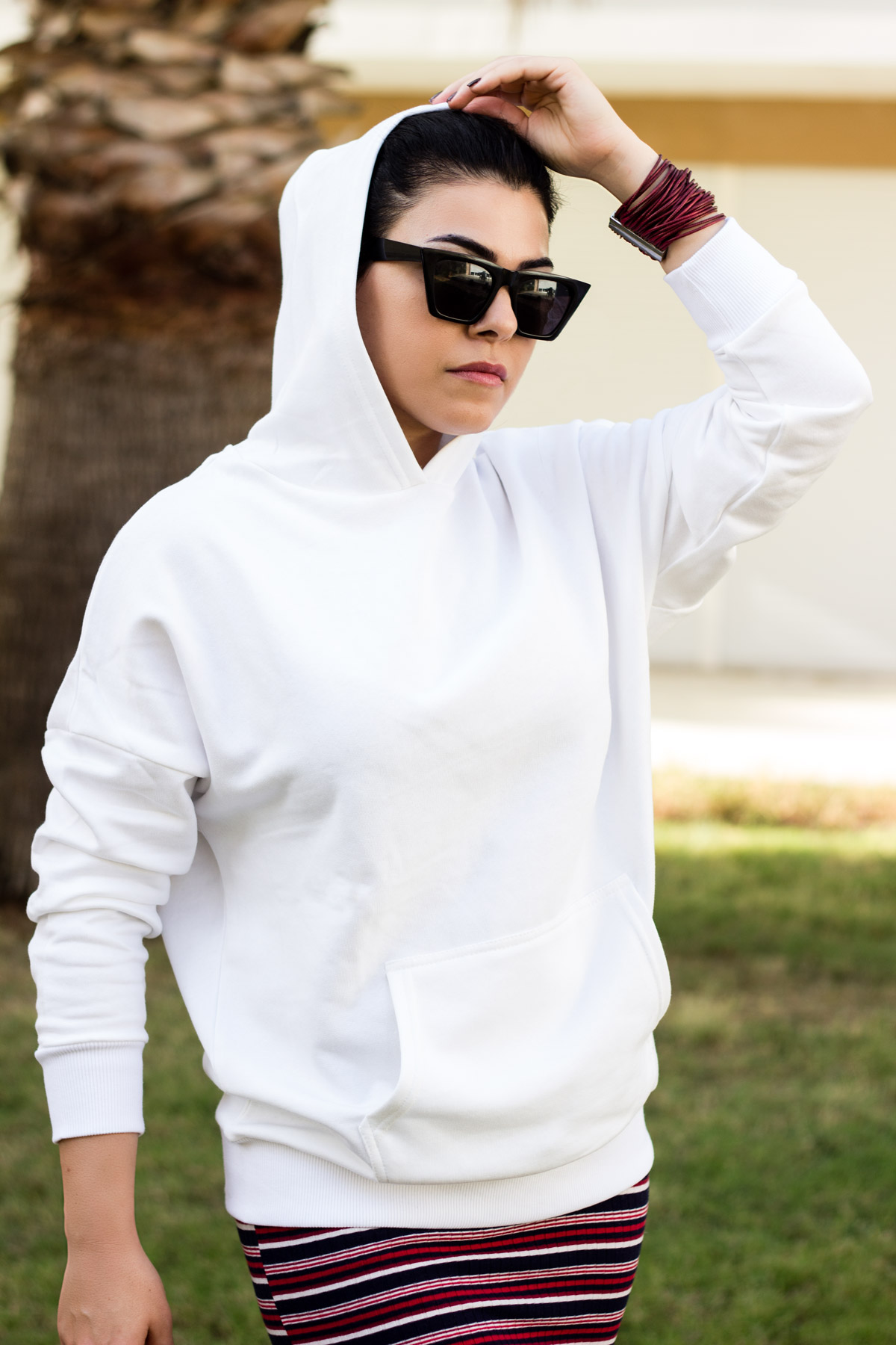 Kadın Beyaz Oversize Kapüşonlu Kanguru Cepli Kalın Uzun Kollu Sweatshirt 20KSWTKNGR