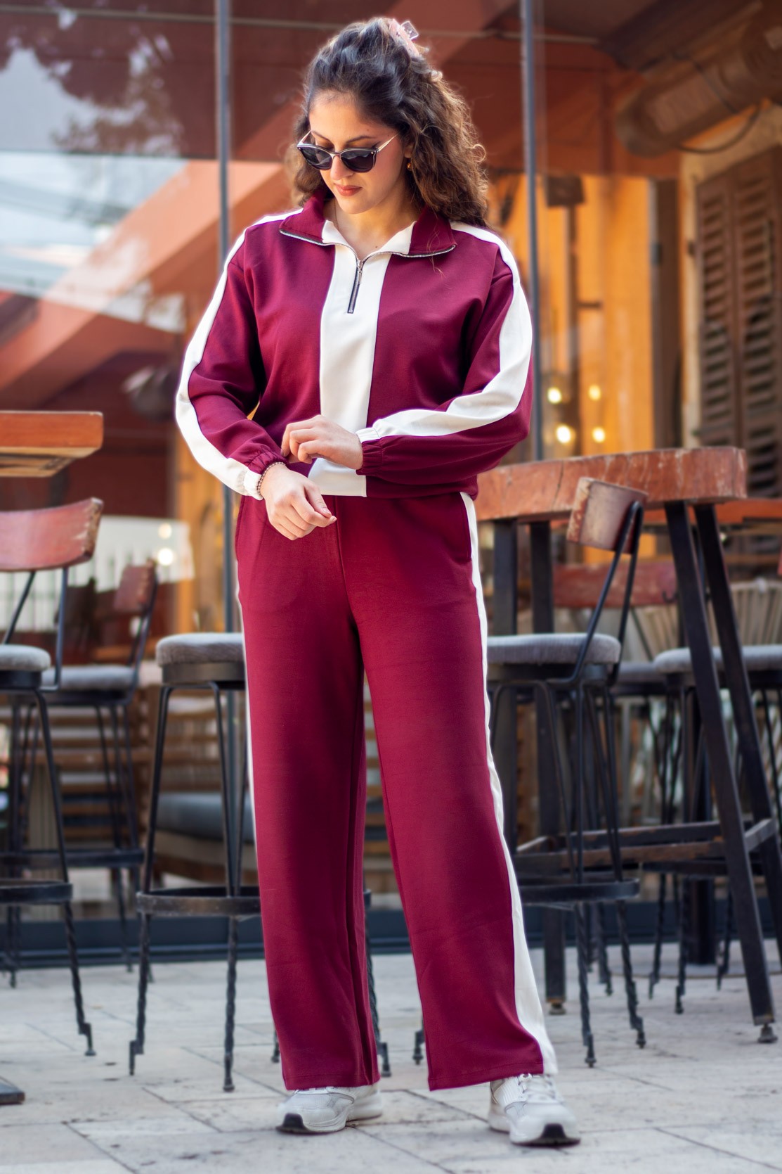 Kadın Bordo Beyaz Modal Kumaş Yarım Fermuarlı Bel Büzgülü Lastikli Paça Eşofman Takımı 25KESTYOTA