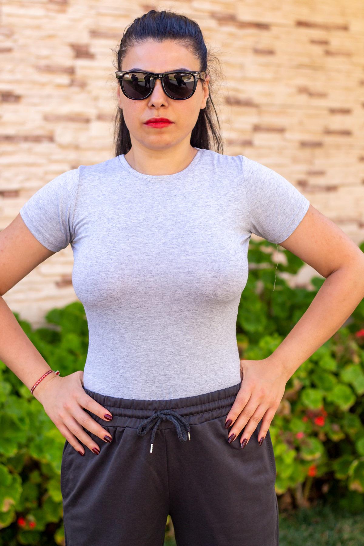 Kadın Gri Kısa Kollu Pamuk Bisiklet Yaka İnce Body Tişört 21KBDYKYUV