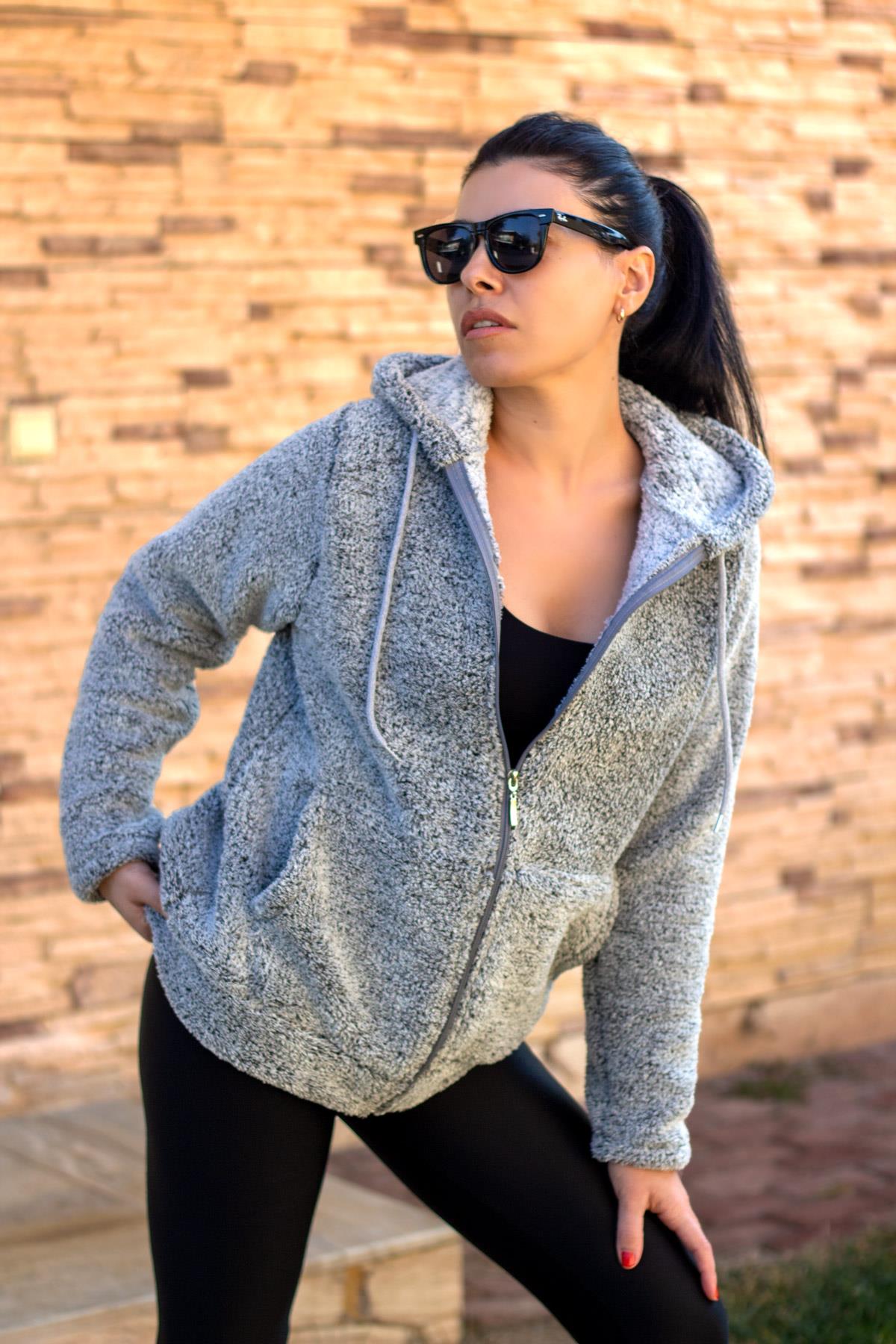 Kadın Gri Peluş Yumoş Fermuarlı Kapüşonlu Cepli Welsoft Ceket 22KCKTERES