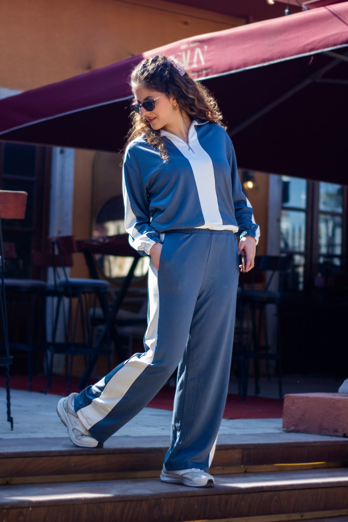 Kadın İndigo Mavi Beyaz Modal Kumaş Yarım Fermuarlı Bel Büzgülü Lastikli Paça Eşofman Takımı 25KESTYOTA