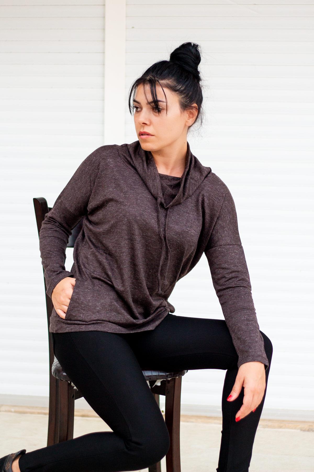 Kadın Kahve Boğazlı Cepli Yumuşak Dokulu Sweatshirt 21KSWTBZOA