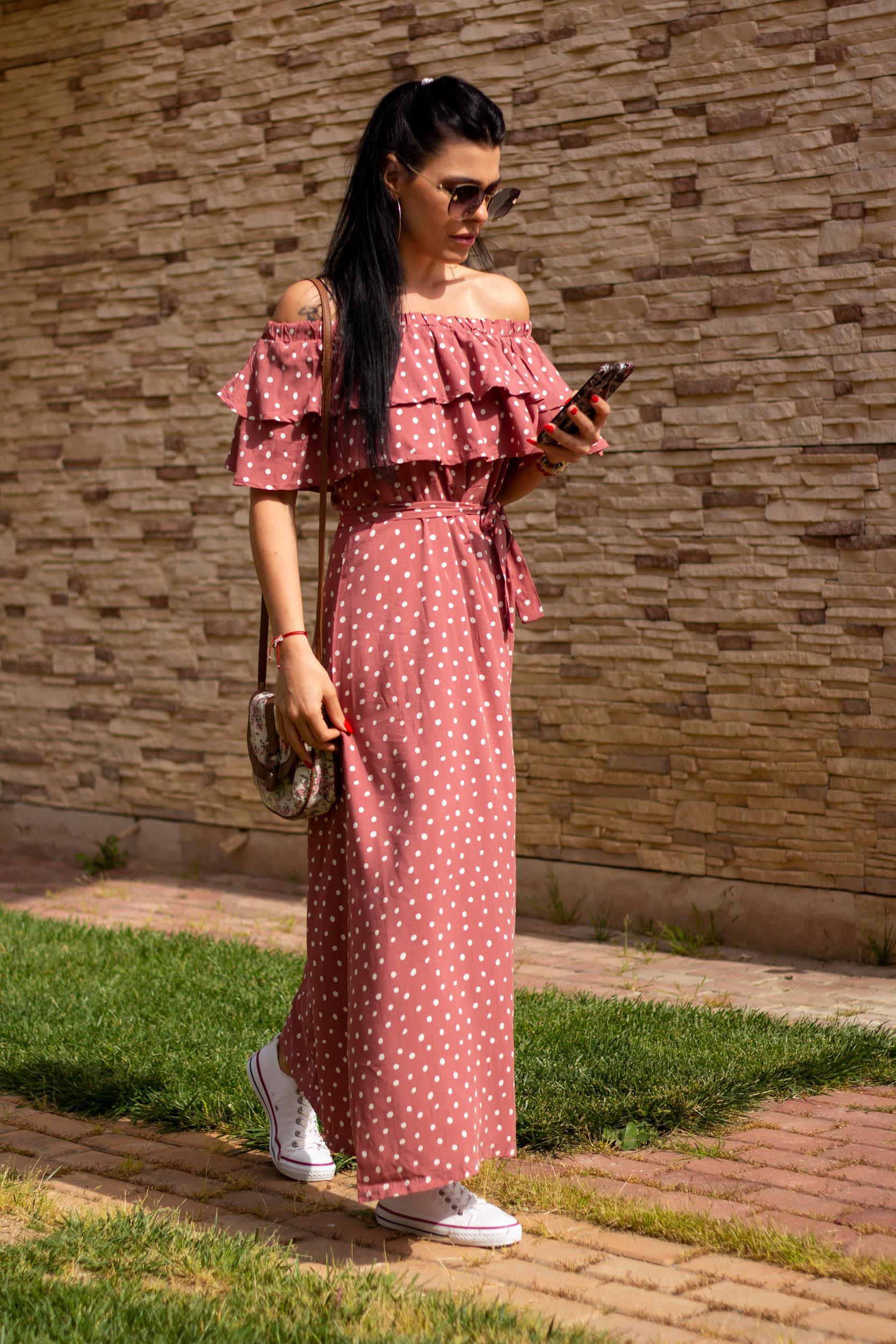 Kadın Pembe Madonna Yaka Alaçatı Model Bel İpli Puantiyeli Uzun Elbise 22KELBELCA