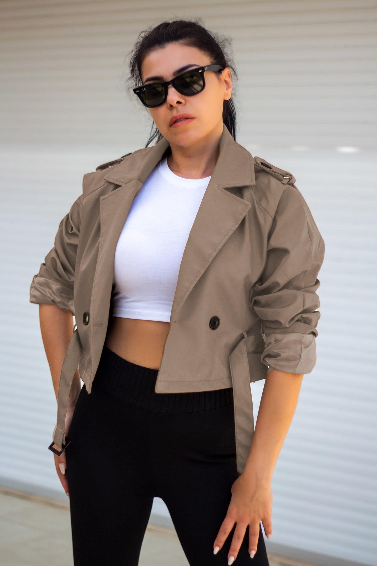 Kadın Gri Taş Kemer Detaylı Su İtici Kısa Crop Oversize Trençkot 23KTRTP014