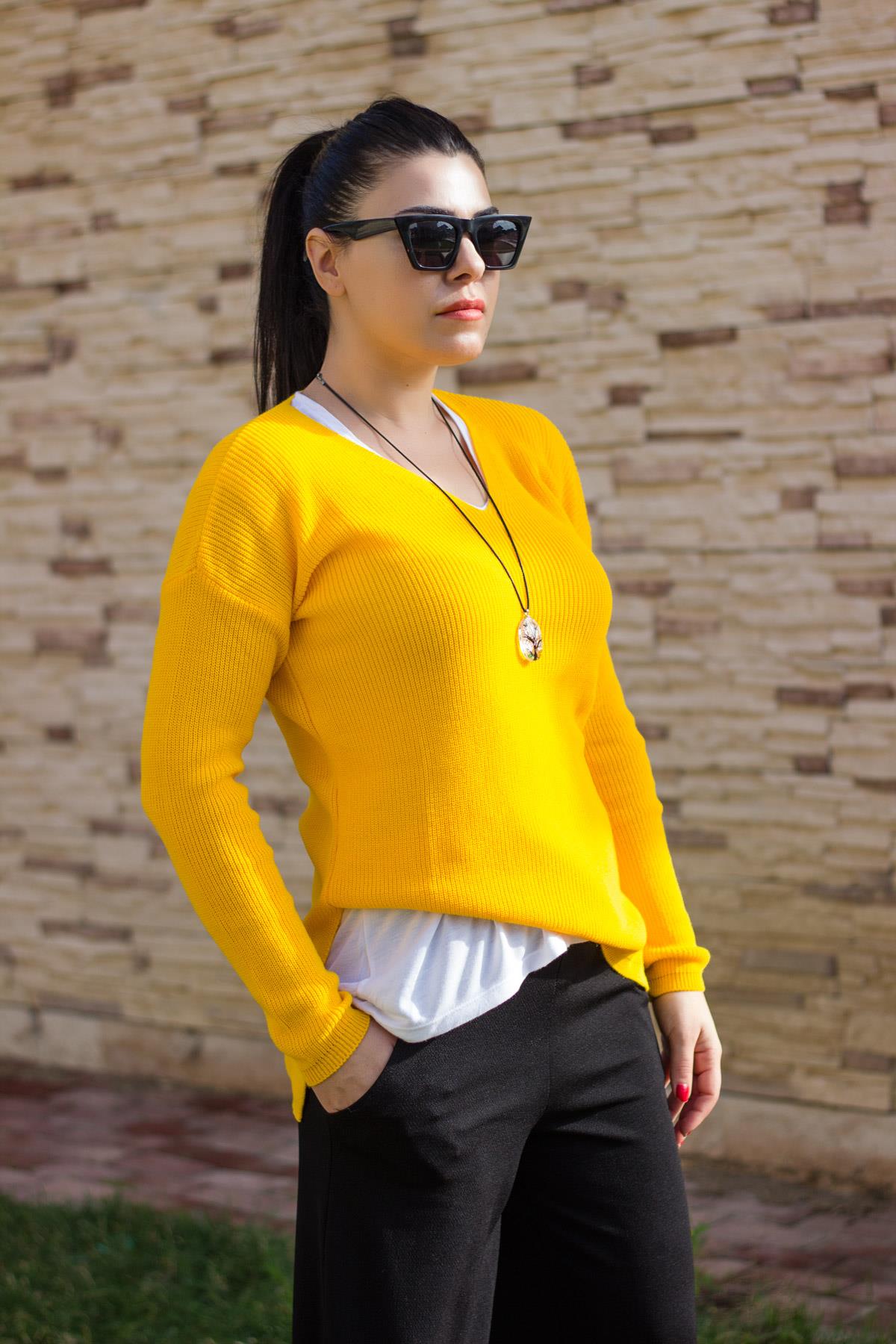 Sarı V Yaka Yırtmaçlı Fitilli Triko Kadın Kazak 20KKZKYRTC