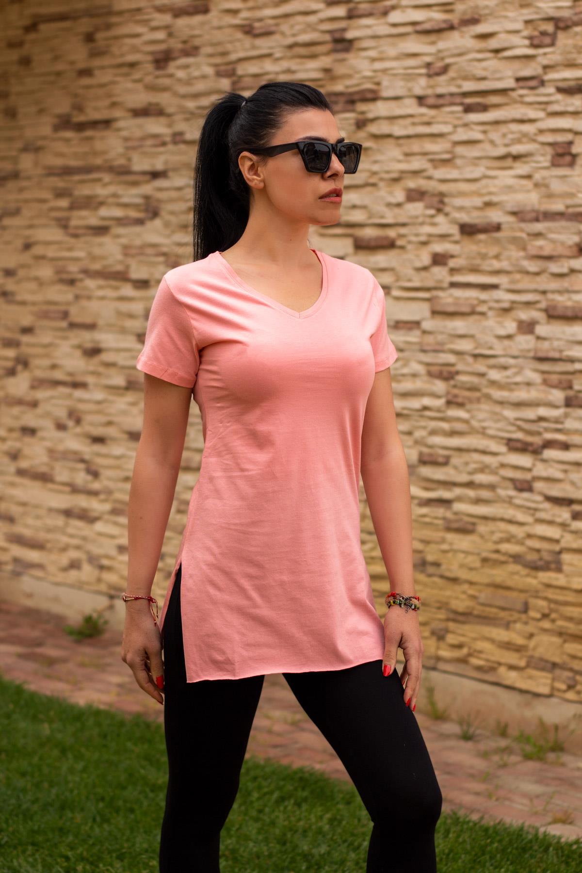 Kadın Pembe Kısa Kollu V Yaka Yırtmaçlı İnce Tunik Tişört 21KTNKYIRT