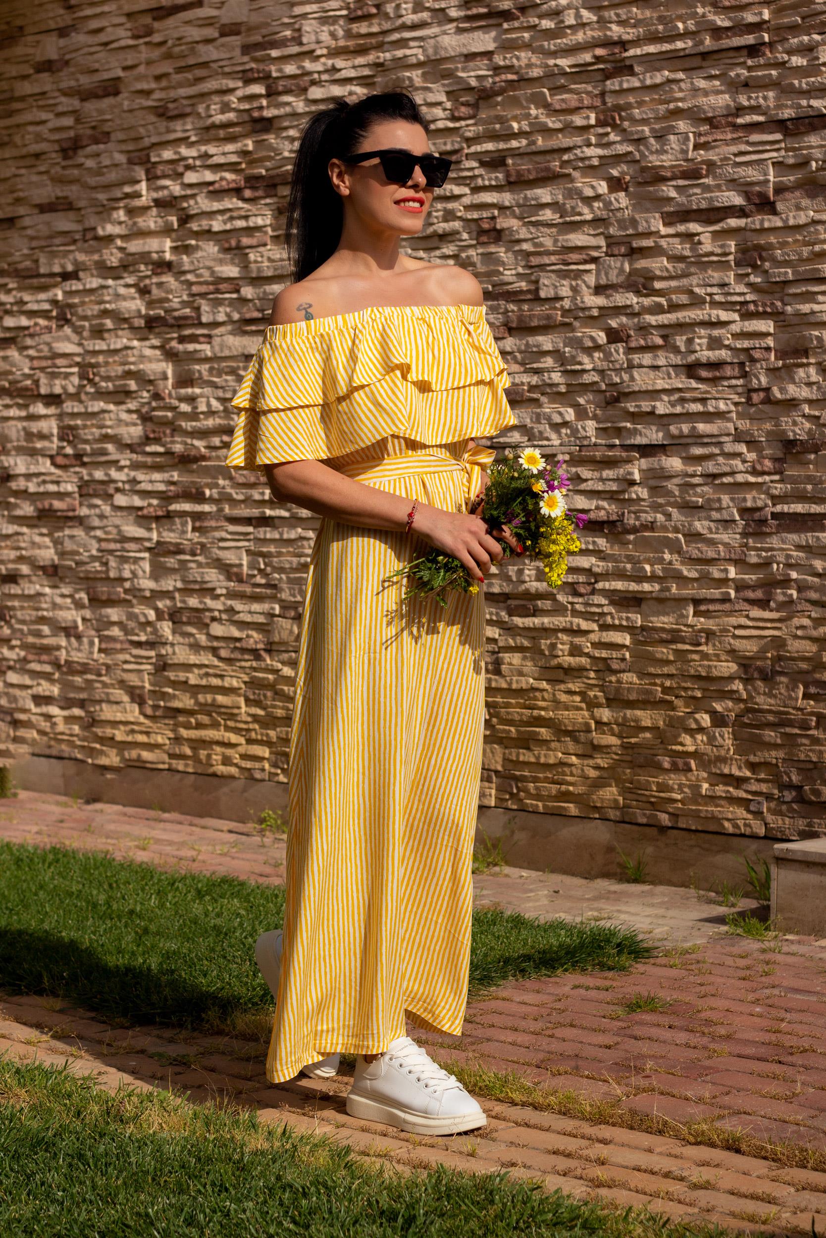 Kadın Sarı Madonna Yaka Alaçatı Model Bel İpli Çubuk Desen Uzun Şifon Elbise 22KELBELCA