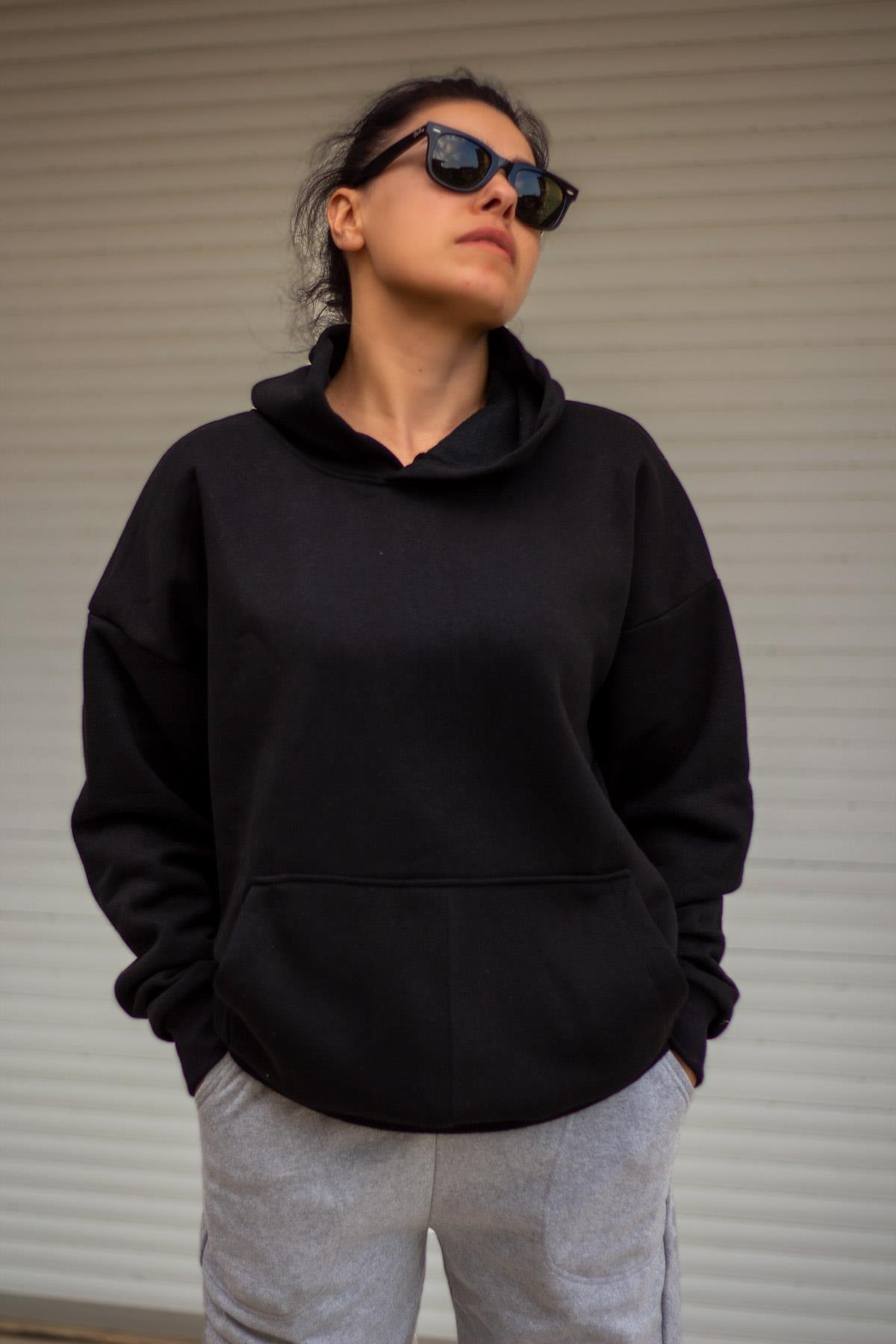 Kadın Siyah Basic 3 Üç İplik Ekstra Kalın Kapüşonlu Kanguru Cep Uzun Kollu Sweatshirt 23KSWTUCPL