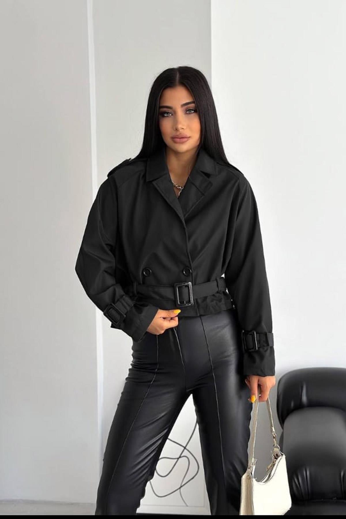 Kadın Siyah Kemer Detaylı Su İtici Kısa Crop Oversize Trençkot 23KTRTP014