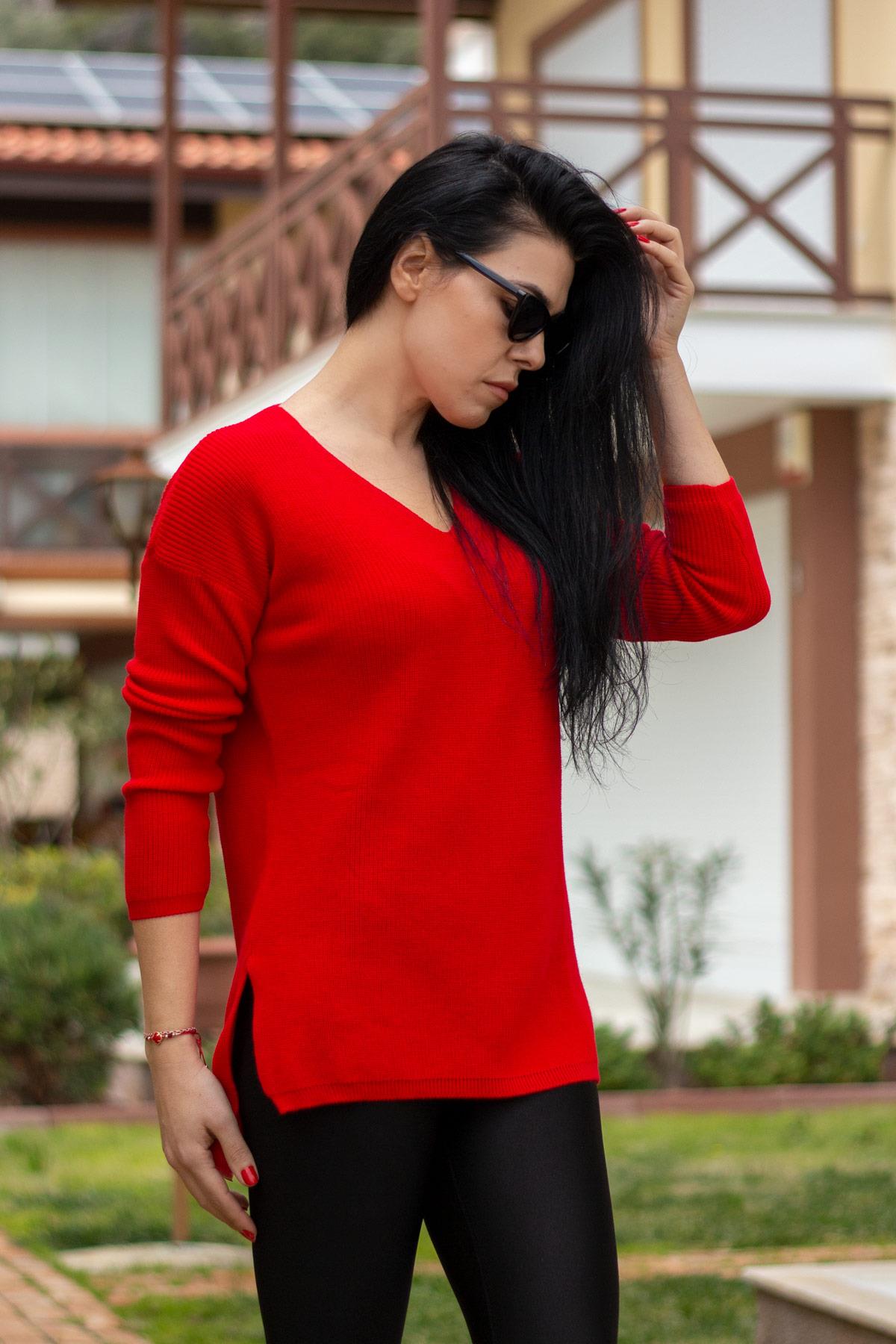 Kırmızı V Yaka Yırtmaçlı Fitilli Triko Kadın Kazak 20KKZKYRTC