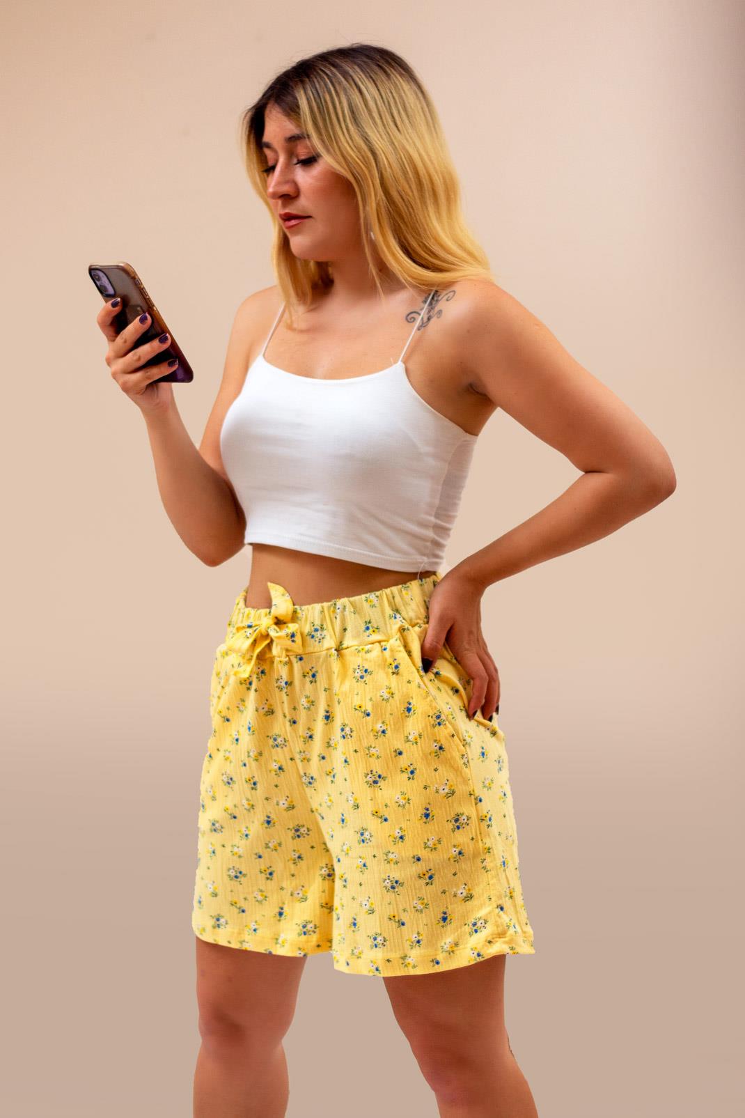 Sarı Çiçek Desen Süs İp Kuşaklı Kısa Şort 22KSRTOSOR